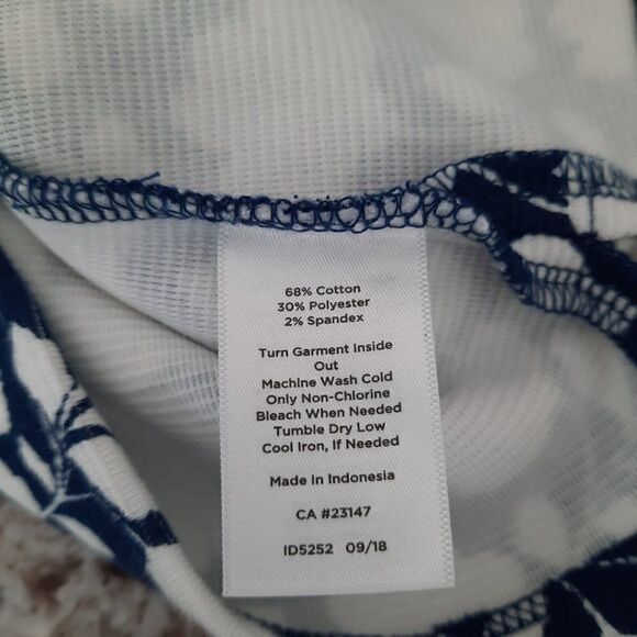 Talbots Women's Blue & White Floral Top size MP - Picture 4 of 7